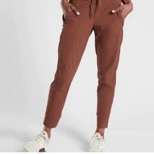 ATHLETA Trekkie North Rust Jogger